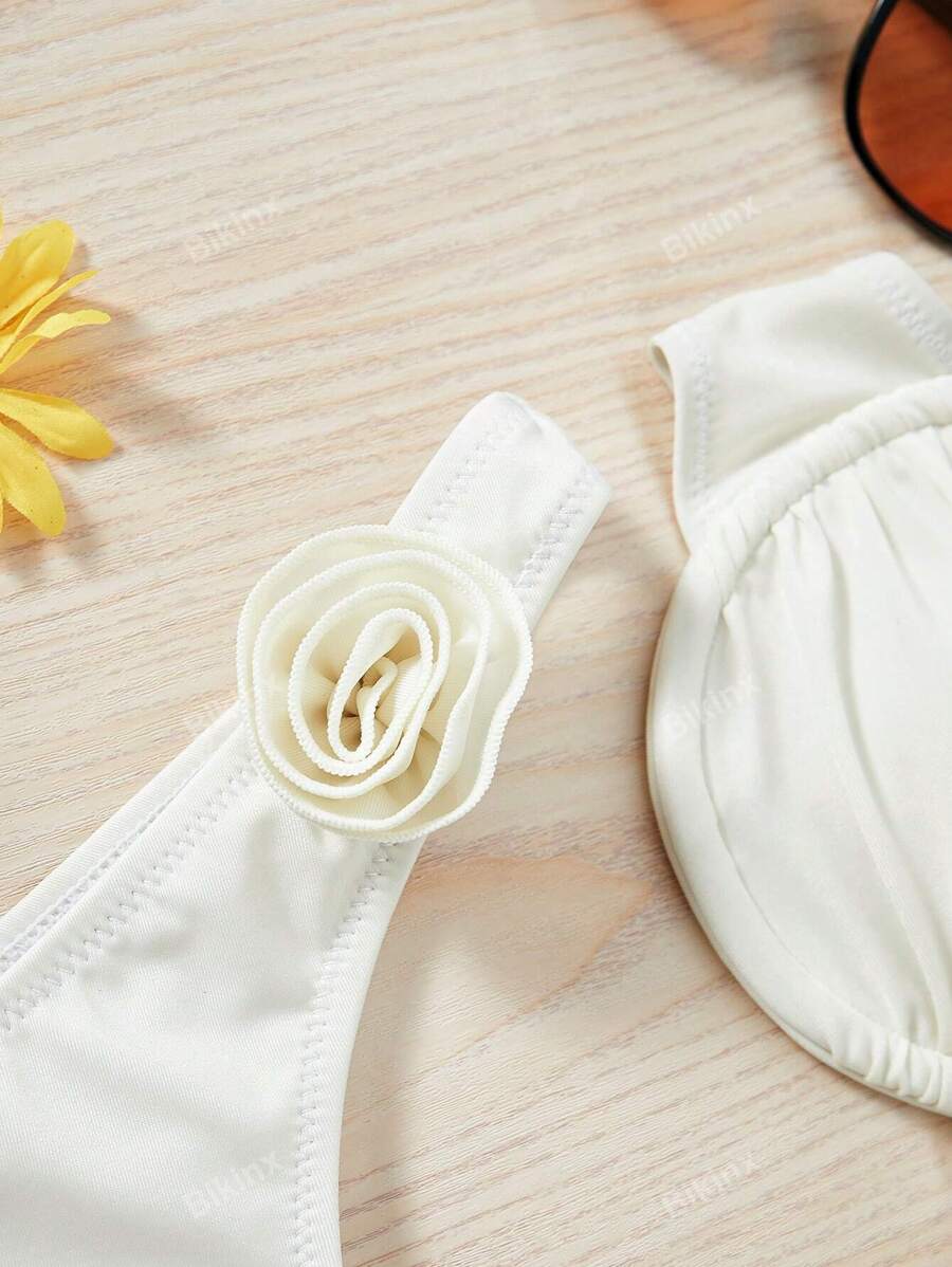 Maiô Bikini com Sustentação Floral Tridimensional