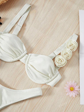 Maiô Bikini com Sustentação Floral Tridimensional